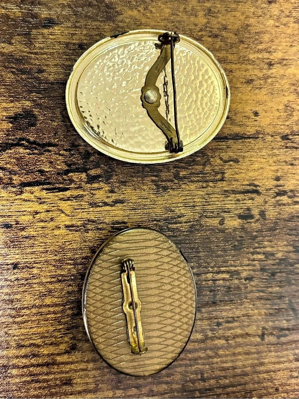 N/A floral brooch